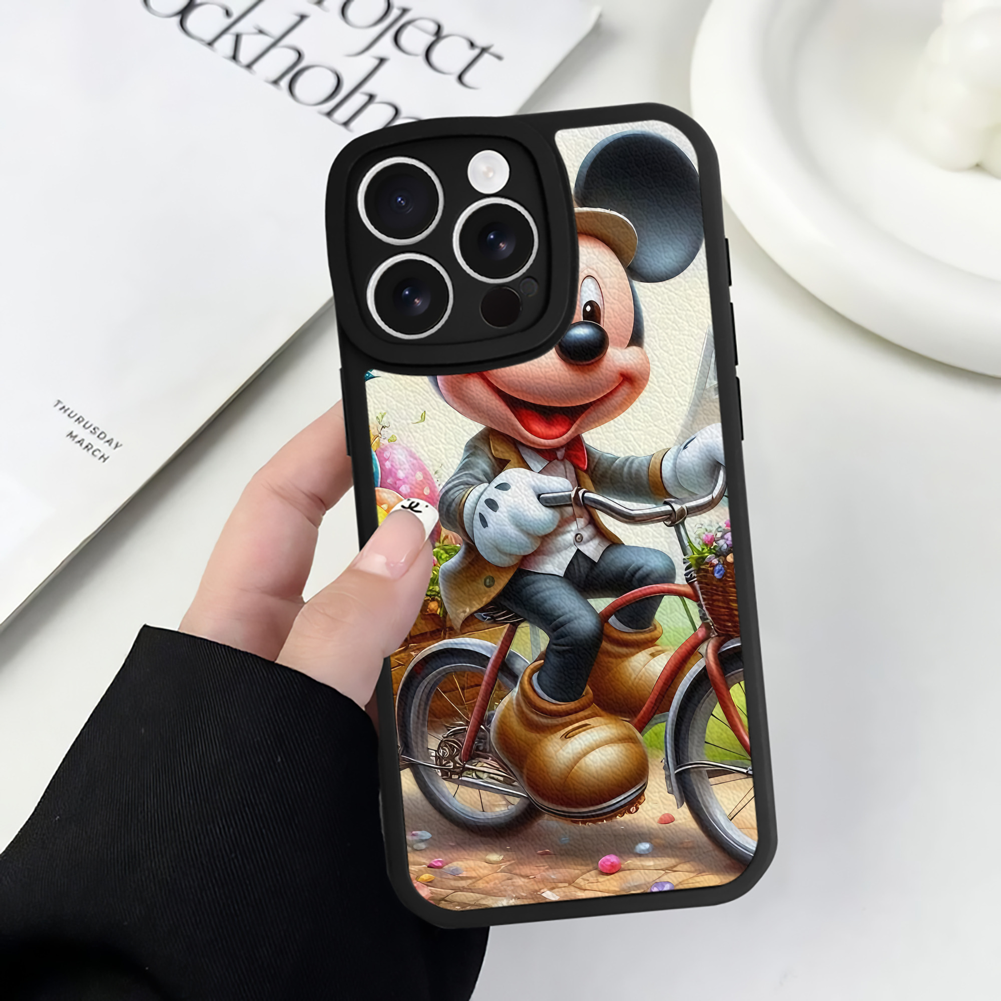 （画像用） ミッキーマウス Mickey Mouse 【iPhone 16シリーズ対応】シリコンスマホケース（レザー調） 材質：シリコン